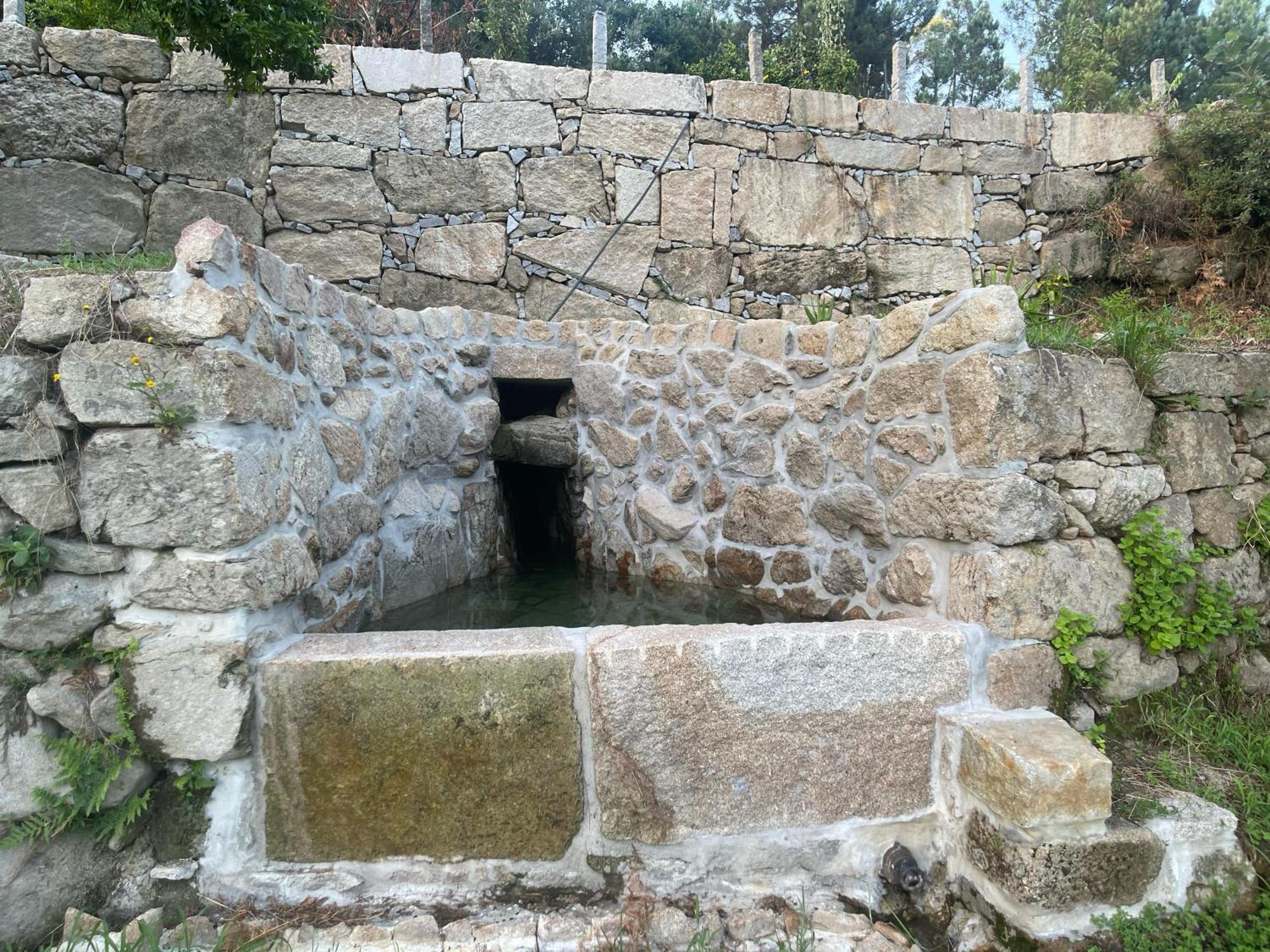 Nascente, Place In Nature Next To A Waterfall Loureiro  Kültér fotó